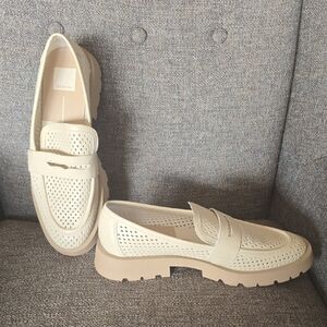 Dolce Vita Cream Loafers for Women. Size 9.5